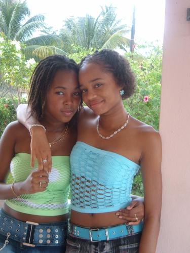 maeva et clodine tro sympa c fille lé coms lé ga el sont libre